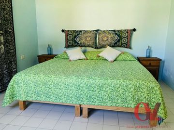 CASA DE UN PISO CON TERRENO GRANDE EN TERCERA FILA DE LA PLAYA  EN PROGRESO
