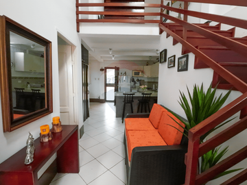 Venta de Casa Brisas del Mar Bravo con piscina, sector del nuevo aeropuerto de Salinas