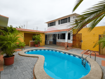 Venta de Casa Brisas del Mar Bravo con piscina, sector del nuevo aeropuerto de Salinas
