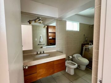 VENDO LINDO DUPLEX EN AURORA, MIRAFLORES (CON 186 M2 DE AIRES)