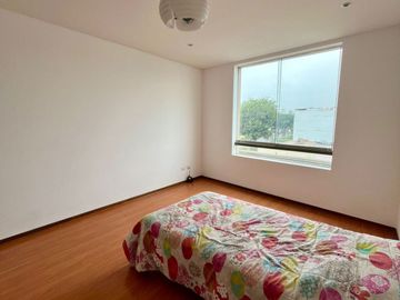 VENDO LINDO DUPLEX EN AURORA, MIRAFLORES (CON 186 M2 DE AIRES)