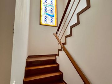 VENDO LINDO DUPLEX EN AURORA, MIRAFLORES (CON 186 M2 DE AIRES)
