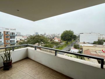 VENDO LINDO DUPLEX EN AURORA, MIRAFLORES (CON 186 M2 DE AIRES)