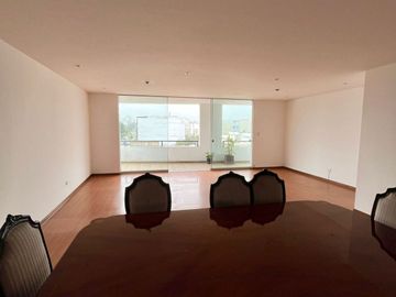 VENDO LINDO DUPLEX EN AURORA, MIRAFLORES (CON 186 M2 DE AIRES)