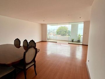 VENDO LINDO DUPLEX EN AURORA, MIRAFLORES (CON 186 M2 DE AIRES)