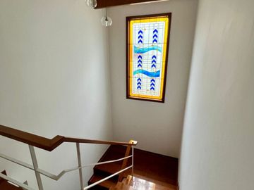 VENDO LINDO DUPLEX EN AURORA, MIRAFLORES (CON 186 M2 DE AIRES)
