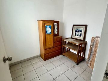 VENDO LINDO DUPLEX EN AURORA, MIRAFLORES (CON 186 M2 DE AIRES)