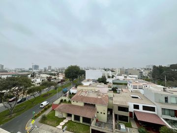 VENDO LINDO DUPLEX EN AURORA, MIRAFLORES (CON 186 M2 DE AIRES)