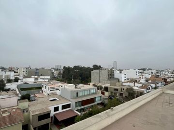 VENDO LINDO DUPLEX EN AURORA, MIRAFLORES (CON 186 M2 DE AIRES)