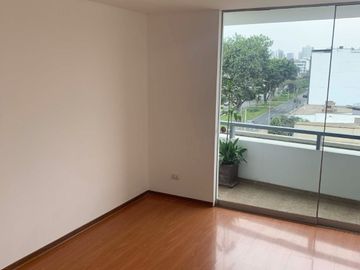 VENDO LINDO DUPLEX EN AURORA, MIRAFLORES (CON 186 M2 DE AIRES)
