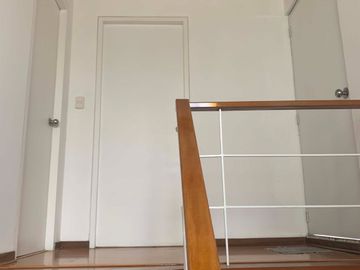 VENDO LINDO DUPLEX EN AURORA, MIRAFLORES (CON 186 M2 DE AIRES)