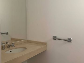 VENDO LINDO DUPLEX EN AURORA, MIRAFLORES (CON 186 M2 DE AIRES)