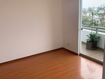 VENDO LINDO DUPLEX EN AURORA, MIRAFLORES (CON 186 M2 DE AIRES)