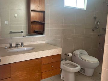 VENDO LINDO DUPLEX EN AURORA, MIRAFLORES (CON 186 M2 DE AIRES)