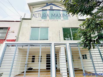 Casa Remodelada en Venta Jardines del Sol Zapopan