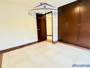 Casa Remodelada en Venta Jardines del Sol Zapopan