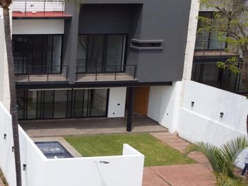 CASA NUEVA CON ALBERCA PRIVADA DENTRO DE CONDOMINIO EN DELICIAS CUERNAVACA
