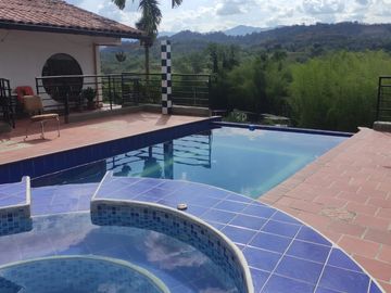 CABAÑA EN VENTA EN EL KM47 VIA MANIZALES A MEDELLIN
