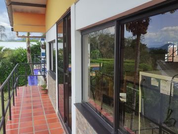 CABAÑA EN VENTA EN EL KM47 VIA MANIZALES A MEDELLIN