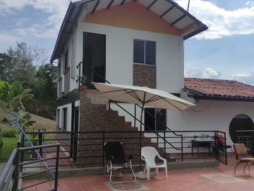 CABAÑA EN VENTA EN EL KM47 VIA MANIZALES A MEDELLIN