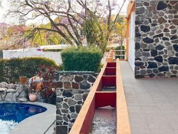 VENTA DE CASA CON PISCINA EN REFORMA, CUERNAVACA, MORELOS.