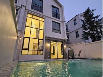3-story Pool Villa in English Colonial Style with Doi Suthep View, Chiang Mai