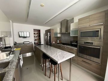 PENTHOUSE EN VENTA EN SAN ISIDRO FRENTE A PARQUE CON TERRAZA