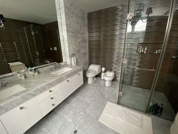 PENTHOUSE EN VENTA EN SAN ISIDRO FRENTE A PARQUE CON TERRAZA