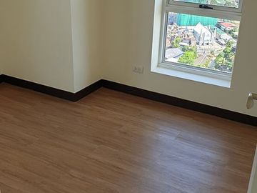 Ready for Occupancy 3 Bedroom Unit with Parking in Lumiere Residences