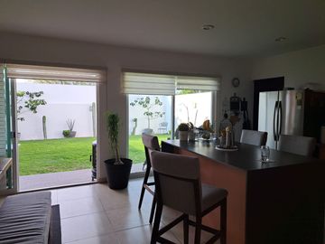 Venta de casa opción a 4 recamaras en Fraccionamiento Cumbres del Lago Juriquilla