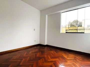 Departamento En Venta Us$ 167,000 San Borja Mas Us$ 18,000 De Estacionamiento Lineal Doble