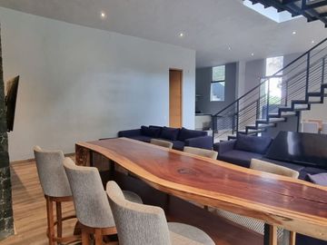 CASA MODERNA EN VENTA, CON VISTA AL BOSQUE
