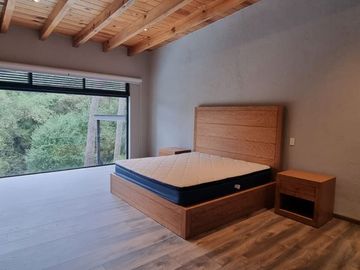 CASA MODERNA EN VENTA, CON VISTA AL BOSQUE
