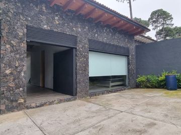 CASA MODERNA EN VENTA, CON VISTA AL BOSQUE