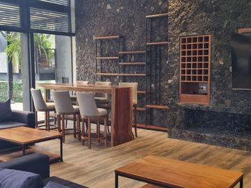 CASA MODERNA EN VENTA, CON VISTA AL BOSQUE