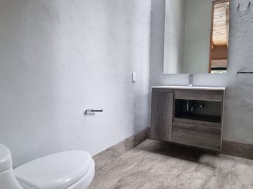 CASA MODERNA EN VENTA, CON VISTA AL BOSQUE