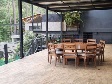 CASA MODERNA EN VENTA, CON VISTA AL BOSQUE