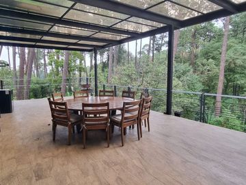 CASA MODERNA EN VENTA, CON VISTA AL BOSQUE