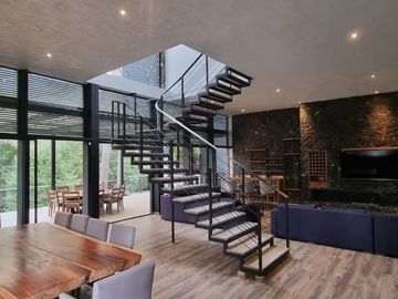 CASA MODERNA EN VENTA, CON VISTA AL BOSQUE