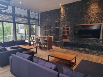 CASA MODERNA EN VENTA, CON VISTA AL BOSQUE