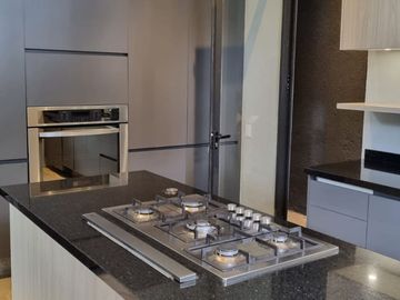 CASA MODERNA EN VENTA, CON VISTA AL BOSQUE