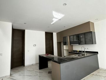 venta casa 4 RECAMARAS  Nueva al Norte de AGS zona Calicantos en coto bosque Real recamara en planta baja sala doble altura y 3 recamaras