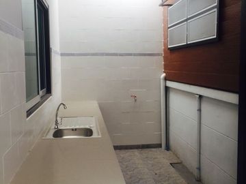 TOWN HOME in Chonburi locate right at park front