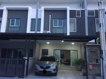 TOWN HOME in Chonburi locate right at park front