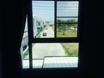 TOWN HOME in Chonburi locate right at park front
