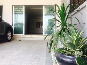 TOWN HOME in Chonburi locate right at park front