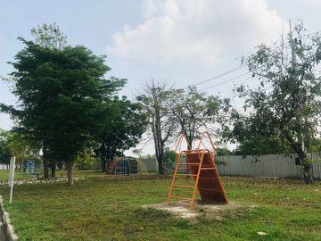 TOWN HOME in Chonburi locate right at park front
