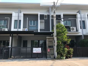 TOWN HOME in Chonburi locate right at park front
