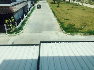 TOWN HOME in Chonburi locate right at park front