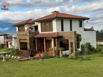 Casa de venta en Otavalo sector Quichinche